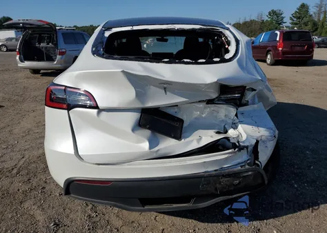 2025 Tesla Model Y z USA, uszkodzony, nr VIN 7SAYGDED9SF239300